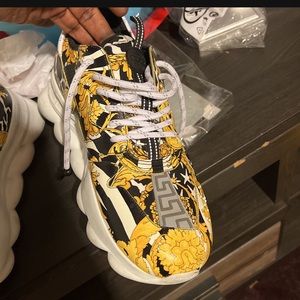 Versace chain reaction